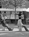 102196 Afbeelding van de jaarlijkse kunstmarkt op het Janskerkhof te Utrecht.
